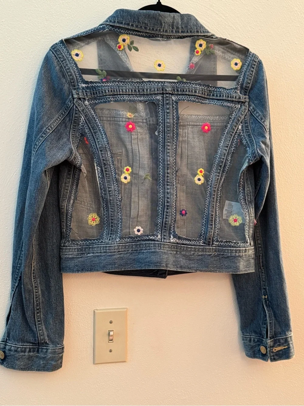 LEVI JEAN JACKET UPCYCLED with Floral Lace. HANDMADE Granny D Original OOAK MED - Picture 2 of 11